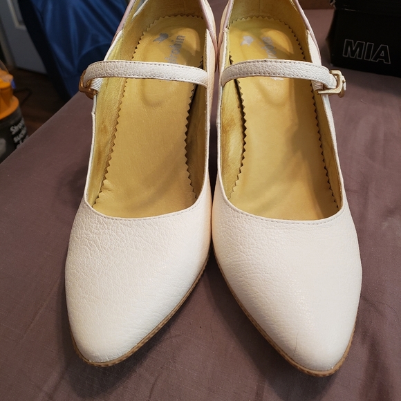 Womens Shoes - Closed Toe Pump - Picture 3 of 6